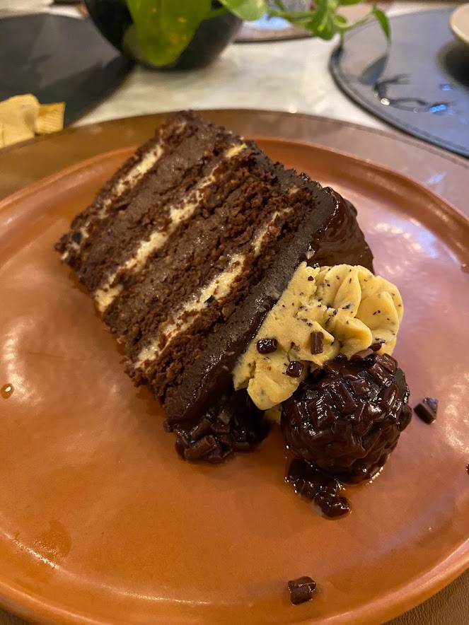 Carol Nutrii - Bolo sem glúten ao estilo torta com chocolate e maracujá